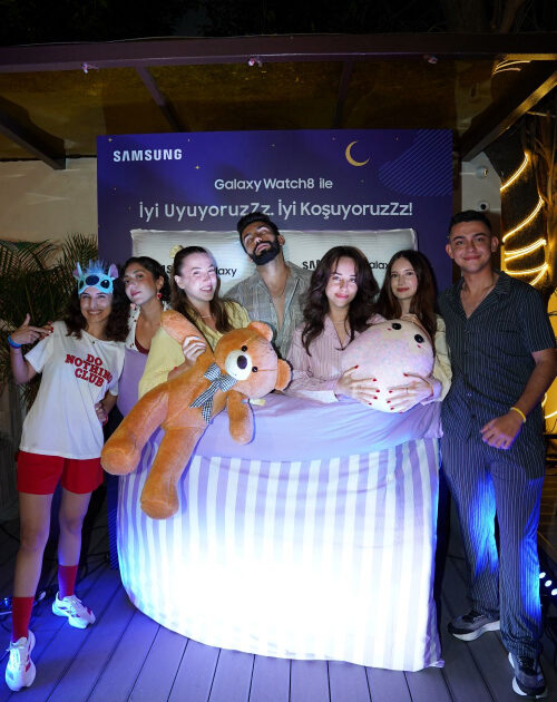 “Galaxy Watch8 ile koşuyoruzZz” Etkinliği İçin Yüzlerce Genç Pijamalarıyla Koştu