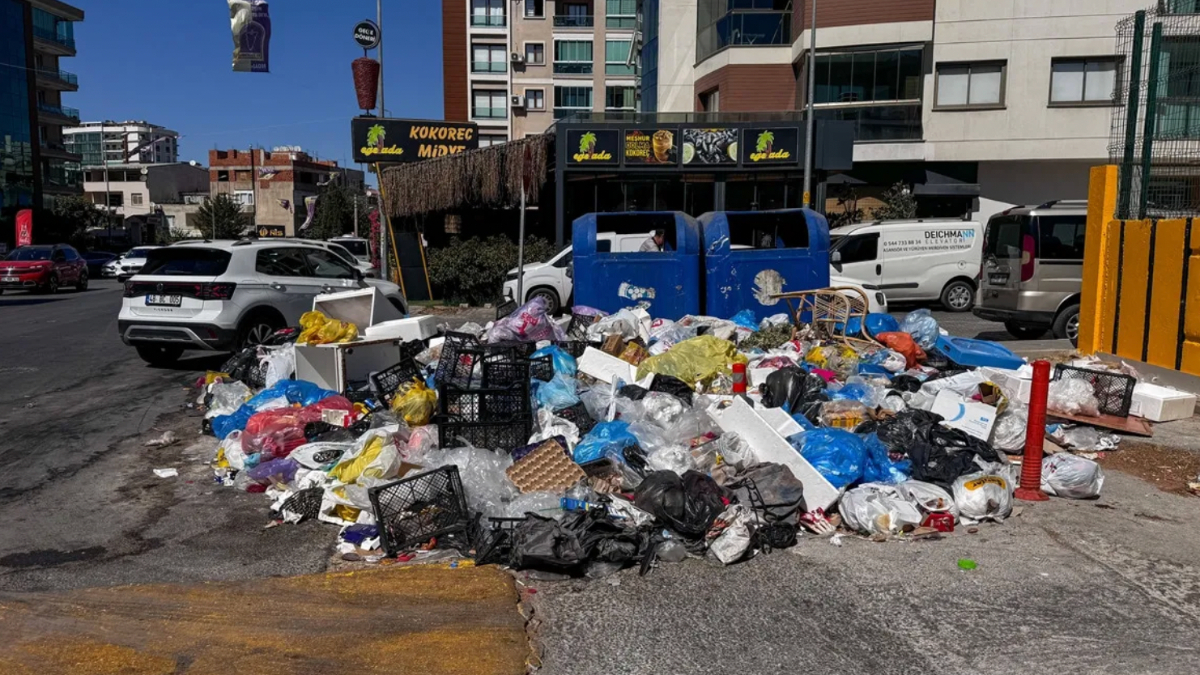 İzmir’deki çöp krizine bakanlık el koydu İzmir’deki çöp krizine bakanlık el koydu