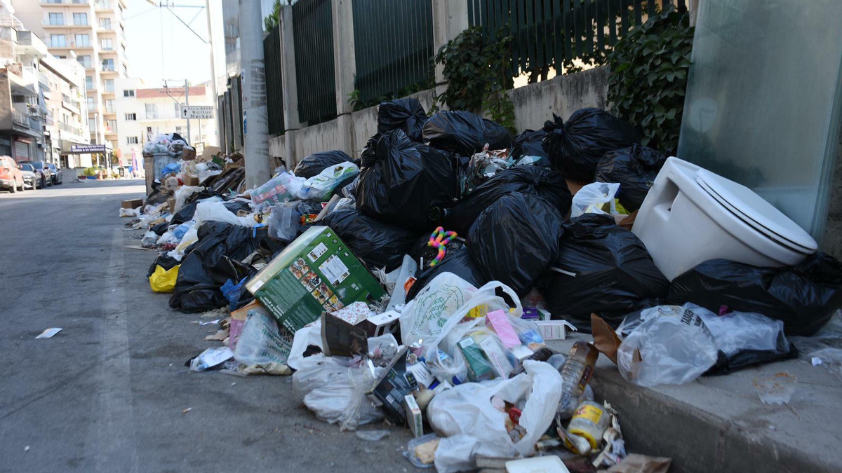 İzmir’deki çöp yığınlarına vatandaş tepkili: Belediyemiz düzgün çalışmıyor