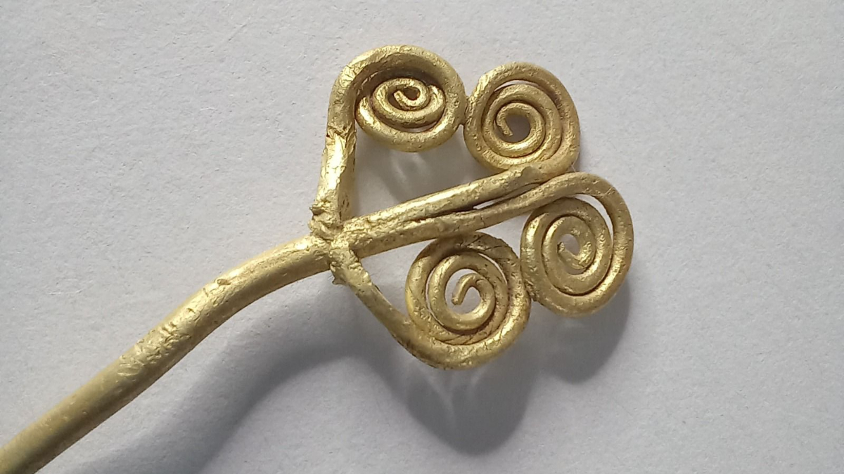 Troya’da 4 bin 500 yıllık altın broş gün yüzüne çıkartıldı