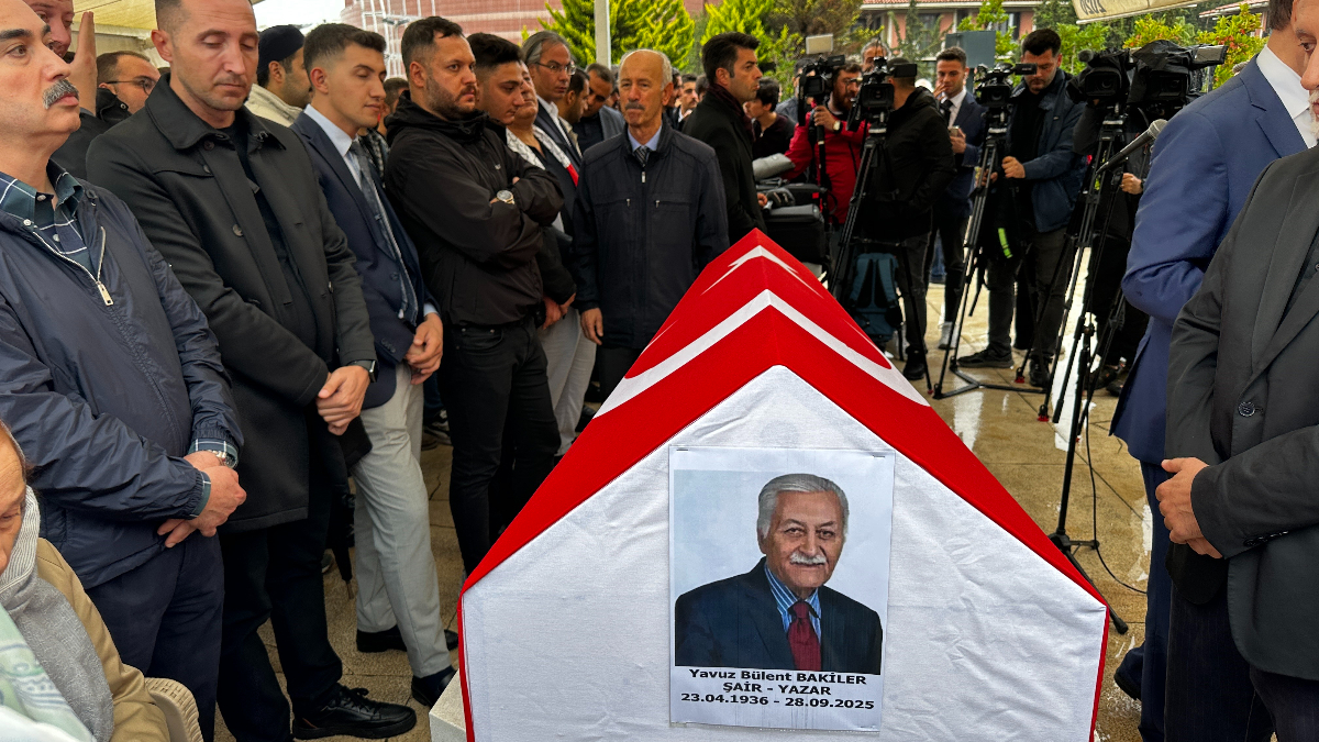 Şair ve yazar Yavuz Bülent Bakiler’in cenaze töreni düzenlendi