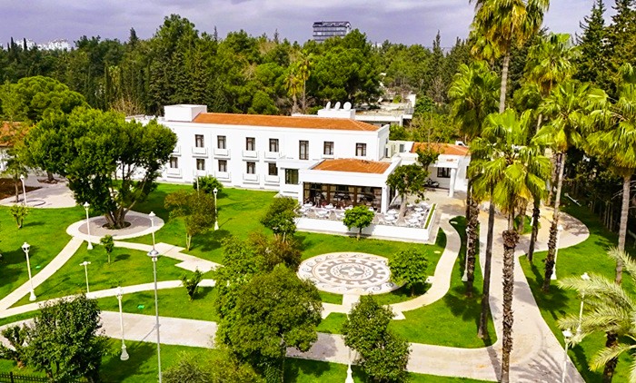 Antalya’daki Otelin Konsepti Misafirlerini 1970’li Yıllara Götürüyor