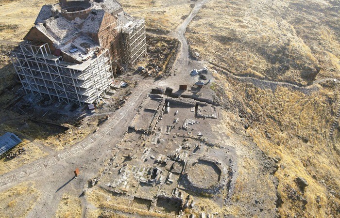 Ani Ören Yeri’nde Selçuklu Dönemine Ait Kümbet Bulundu