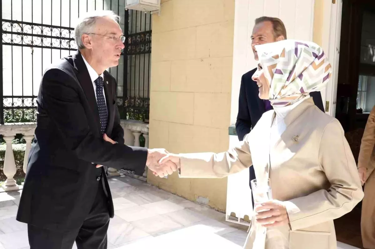 Bakan Göktaş, Frankofon Büyükelçilerle Aile Diplomasi Görüşmesi Yaptı