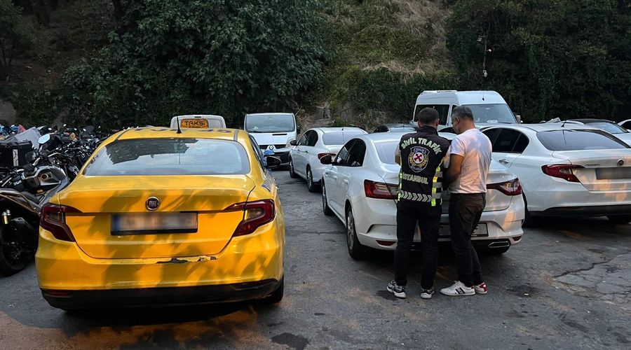 İstanbul’da hastanenin ambulans çıkışını kapatan taksiciye ceza İstanbul’da hastanenin ambulans çıkışını kapatan taksiciye ceza