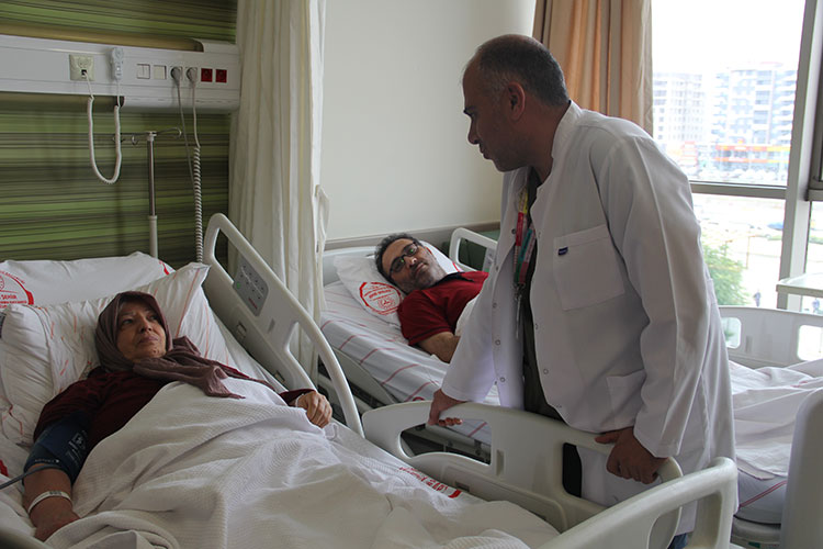 5 gün arayla kalp krizi geçiren anne ve oğlu aynı gün yapılan anjiyoyla sağlığına kavuştu