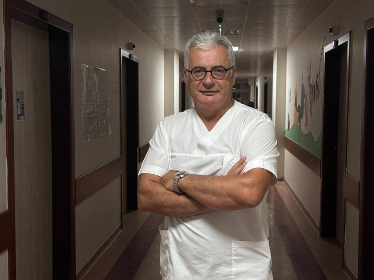 Kalbi 3 kez duran 74 yaşındaki hastaya ‘literatürlük ameliyat’ Kalbi 3 kez duran 74 yaşındaki hastaya ‘literatürlük ameliyat’