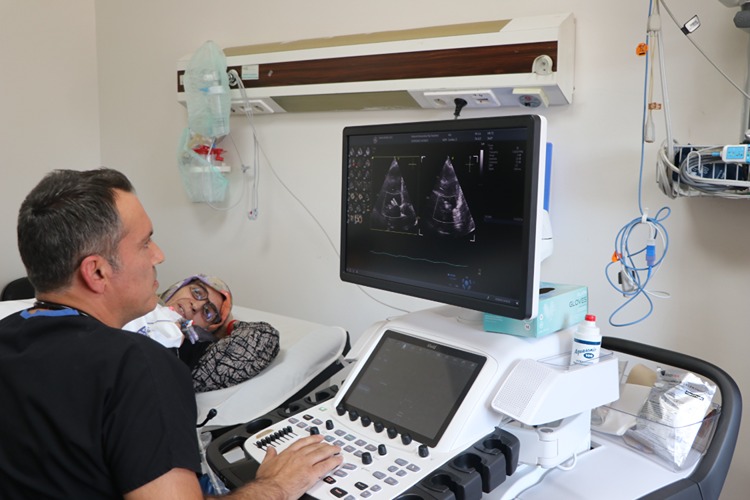 73 yaşındaki kadının kalp kapağına 5 milimetrelik ‘iyileştiren dokunuş’ 73 yaşındaki kadının kalp kapağına 5 milimetrelik ‘iyileştiren dokunuş’