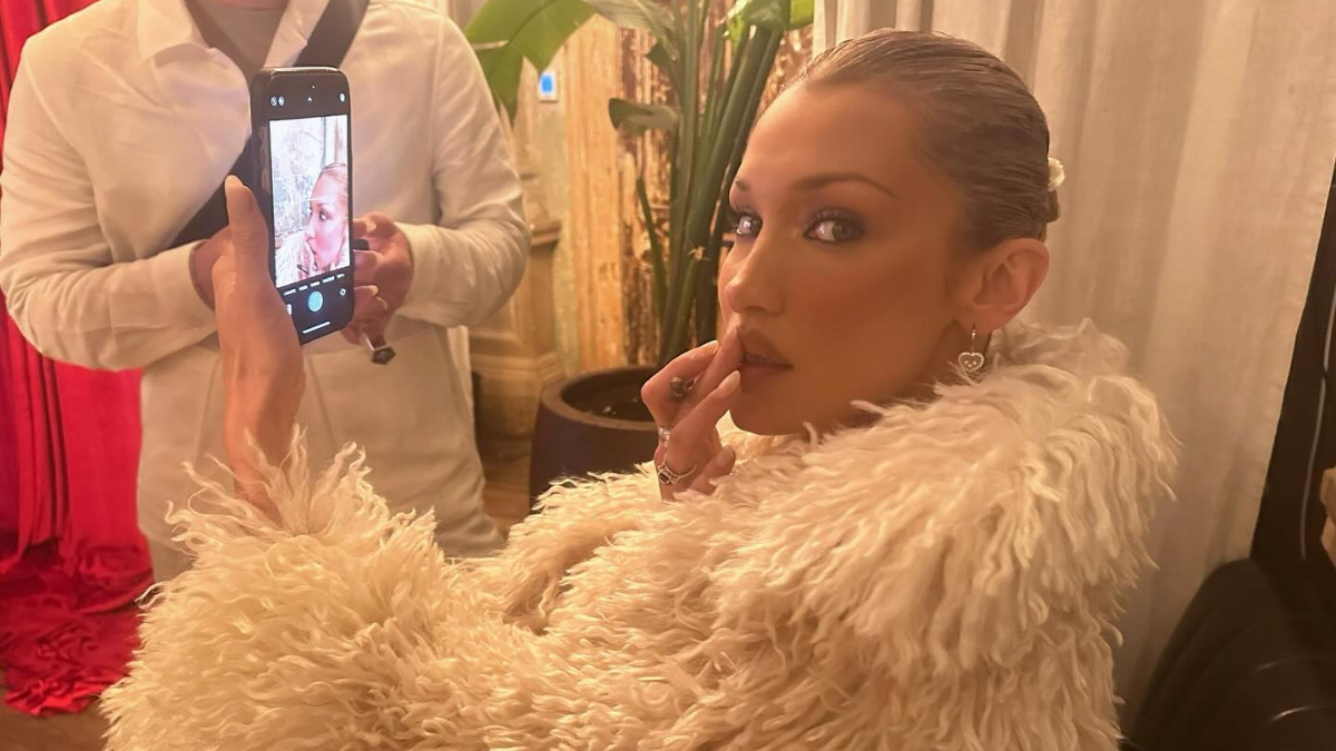 Manken Bella Hadid geri döndü! Paris Moda Haftası’nda podyumda