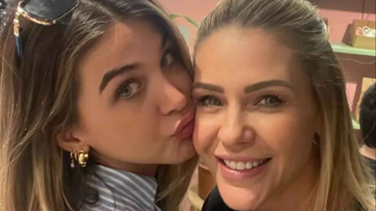 Emine Ün yeni yaşını kutladı! Duru ile pozları çok beğenildi Emine Ün yeni yaşını kutladı! Duru ile pozları çok beğenildi