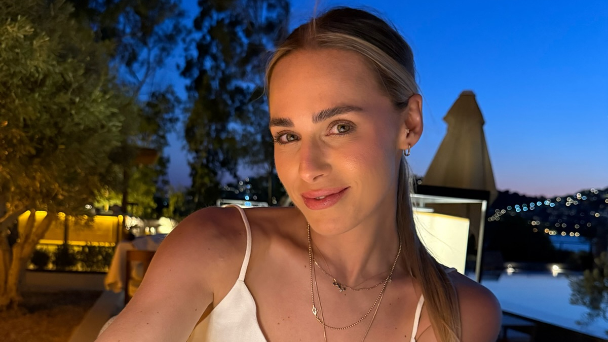 Başörtülü pozu gündem oldu! Survivor Damla Can umreye gitti Başörtülü pozu gündem oldu! Survivor Damla Can umreye gitti