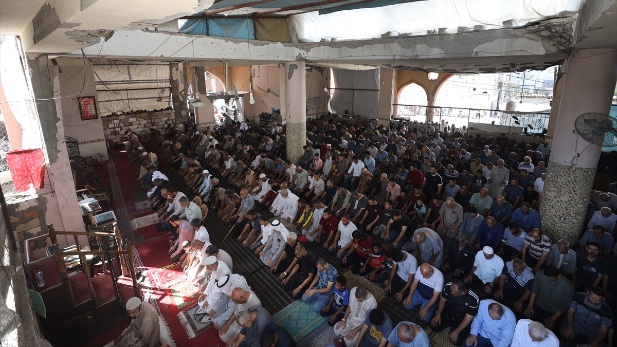 Gazze’de ateşkes sonrası ilk cuma namazı