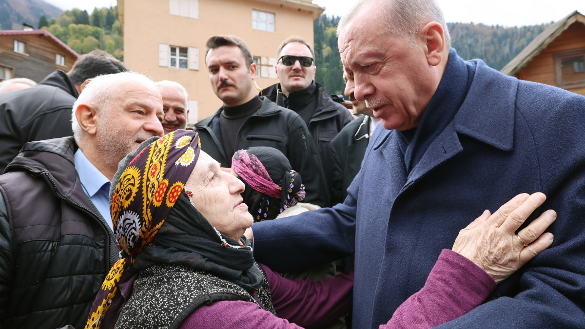 Cumhurbaşkanı Erdoğan’a Rize’de sevgi seli Cumhurbaşkanı Erdoğan’a Rize’de sevgi seli