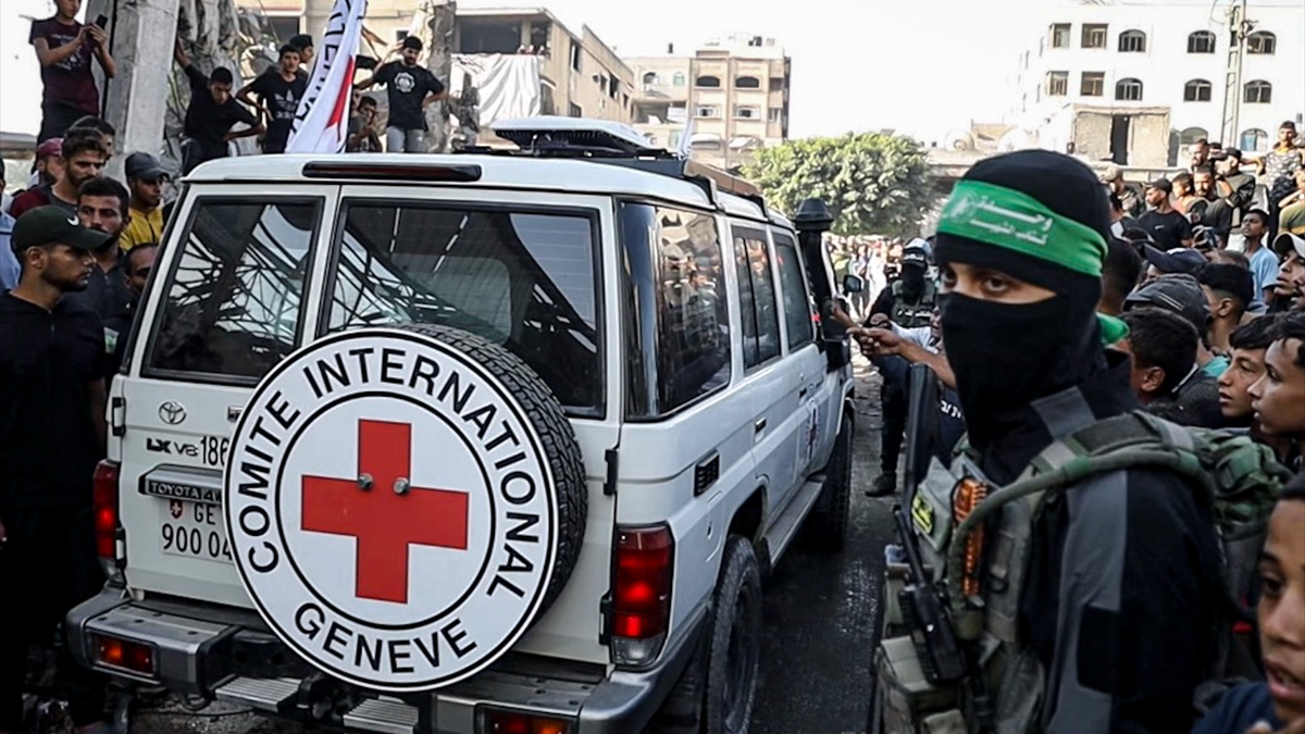 İsrail basını yazdı: Hamas, esirler salıverilmeden önce aileleriyle konuşmalarına izin verdi