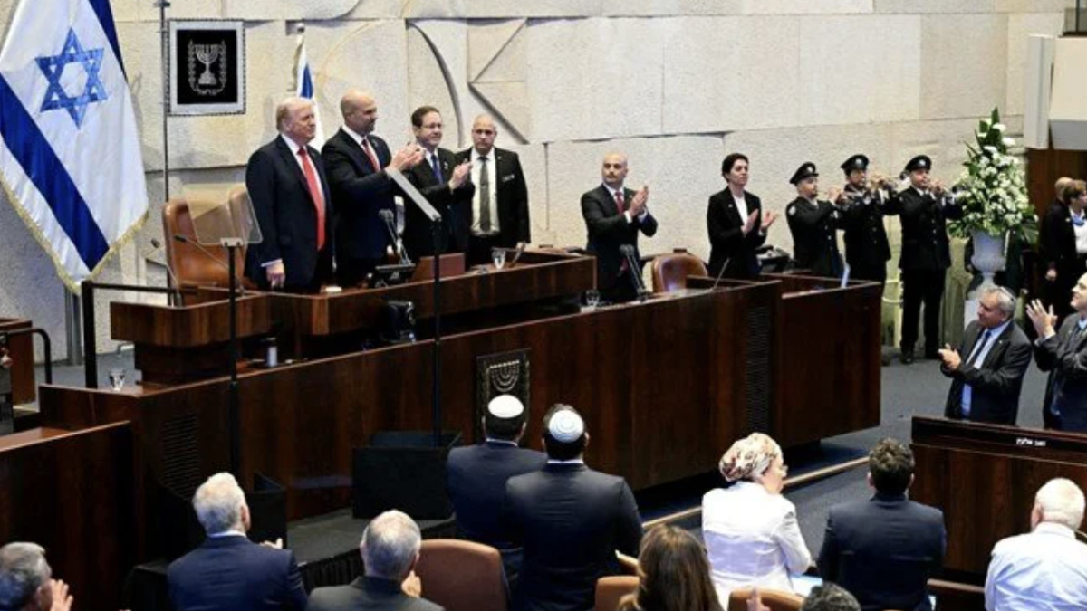 Donald Trump, İsrail Meclisi’nde ayakta alkışlandı