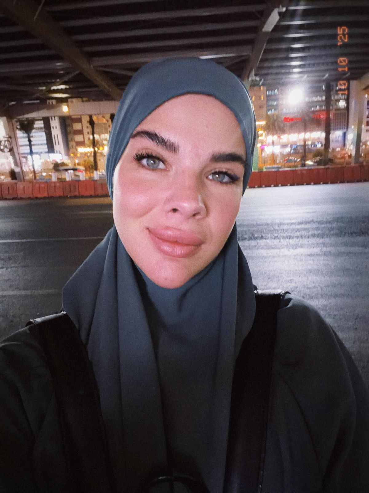 Sihirli Annem’in Tuğçe’si Damla Ersubaşı umreye gitti Sihirli Annem’in Tuğçe’si Damla Ersubaşı umreye gitti