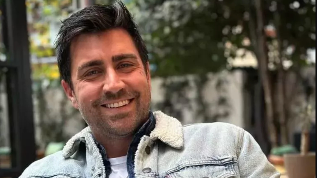 Bornozlu fotoğrafıyla gündem oldu! Çağlar Ertuğrul’dan açıklama geldi