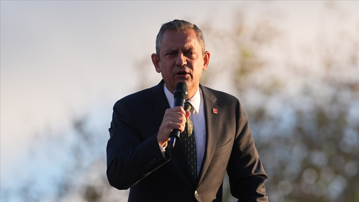 Özgür Özel’den Lütfü Savaş’a: Mikroba niye mikropluk yapıyorsun denmez Özgür Özel’den Lütfü Savaş’a: Mikroba niye mikropluk yapıyorsun denmez