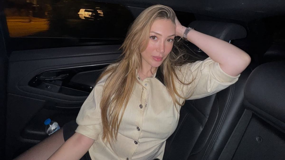 Yasmin Erbil, saçlarını pembeye boyattı! Yeni imajı da beğenildi