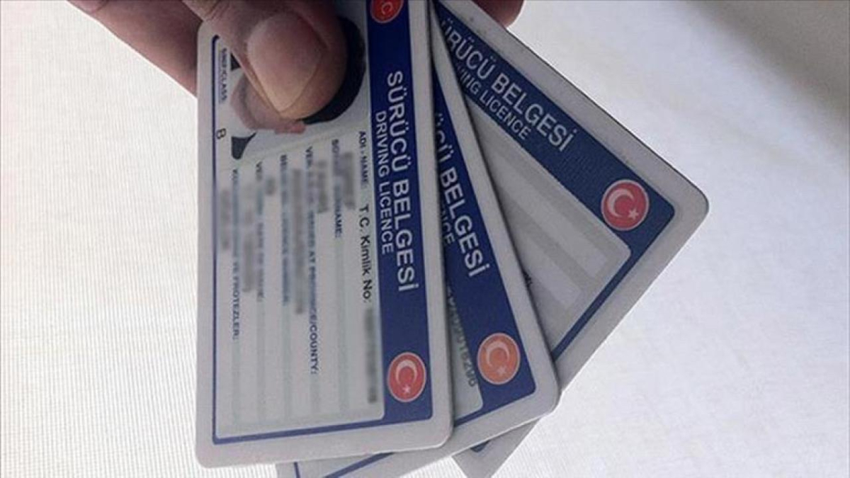 Eski tip ehliyetlerin yenilenme süresi 31 Ekim’de bitiyor Eski tip ehliyetlerin yenilenme süresi 31 Ekim’de bitiyor