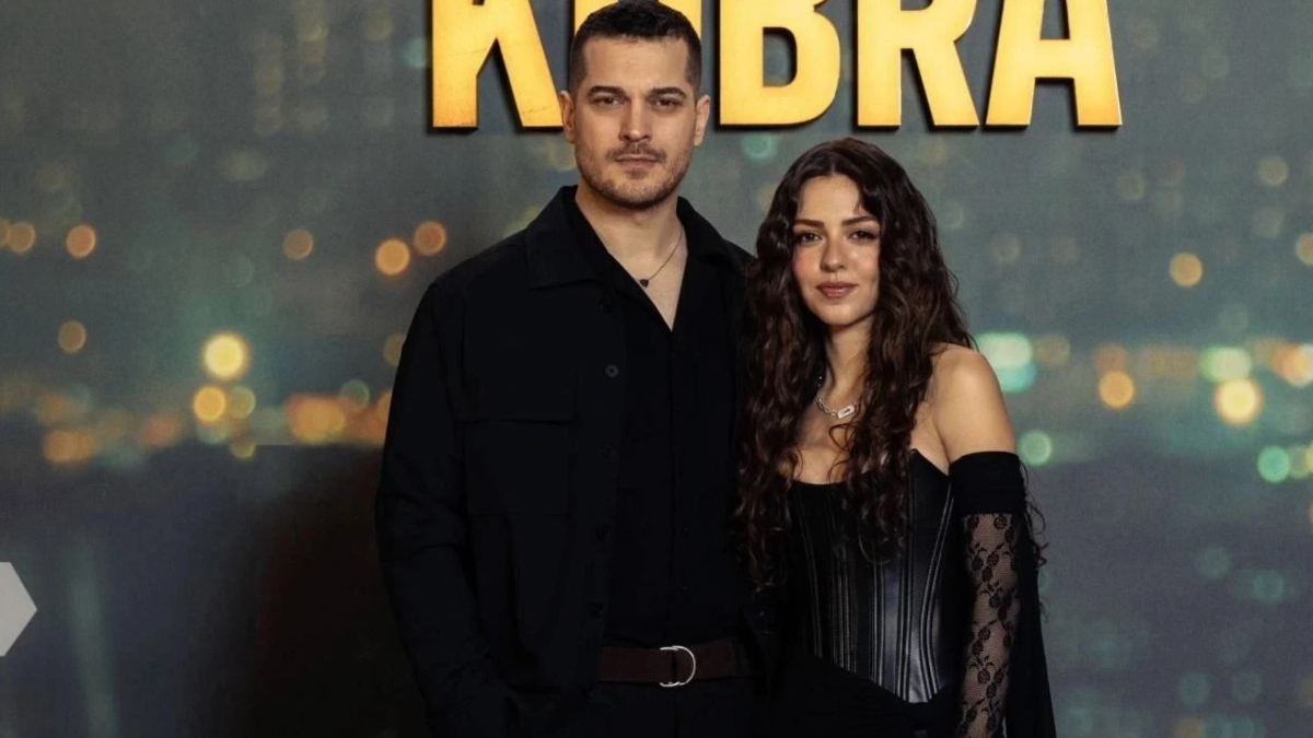 Aşıklar davette! Çağatay Ulusoy galaya sevgilisi Aslıhan Malbora ile katıldı Aşıklar davette! Çağatay Ulusoy galaya sevgilisi Aslıhan Malbora ile katıldı