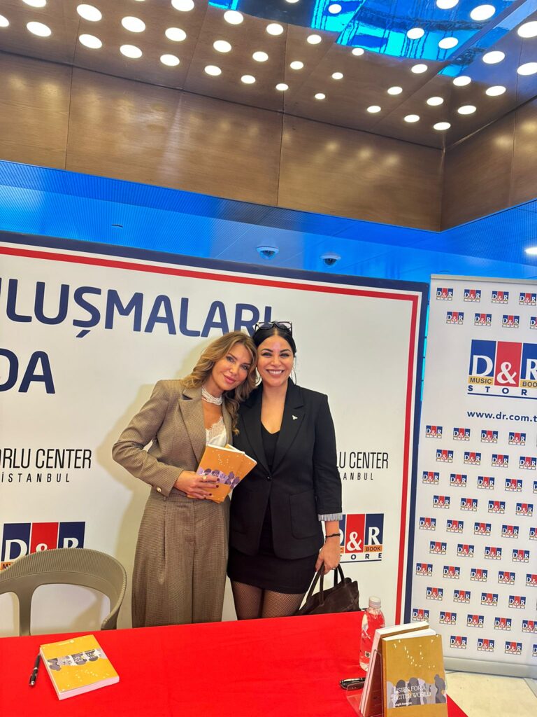 Sanat ve Cemiyet Dünyası Aslıgül Atasagun’un Kitabı için D&R’daydı