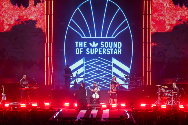 Ünlü İsimlerin Katıldığı Gecede GRAMMY Ödüllü Clean Bandit’ten Unutulmaz Performans Ünlü İsimlerin Katıldığı Gecede GRAMMY Ödüllü Clean Bandit’ten Unutulmaz Performans