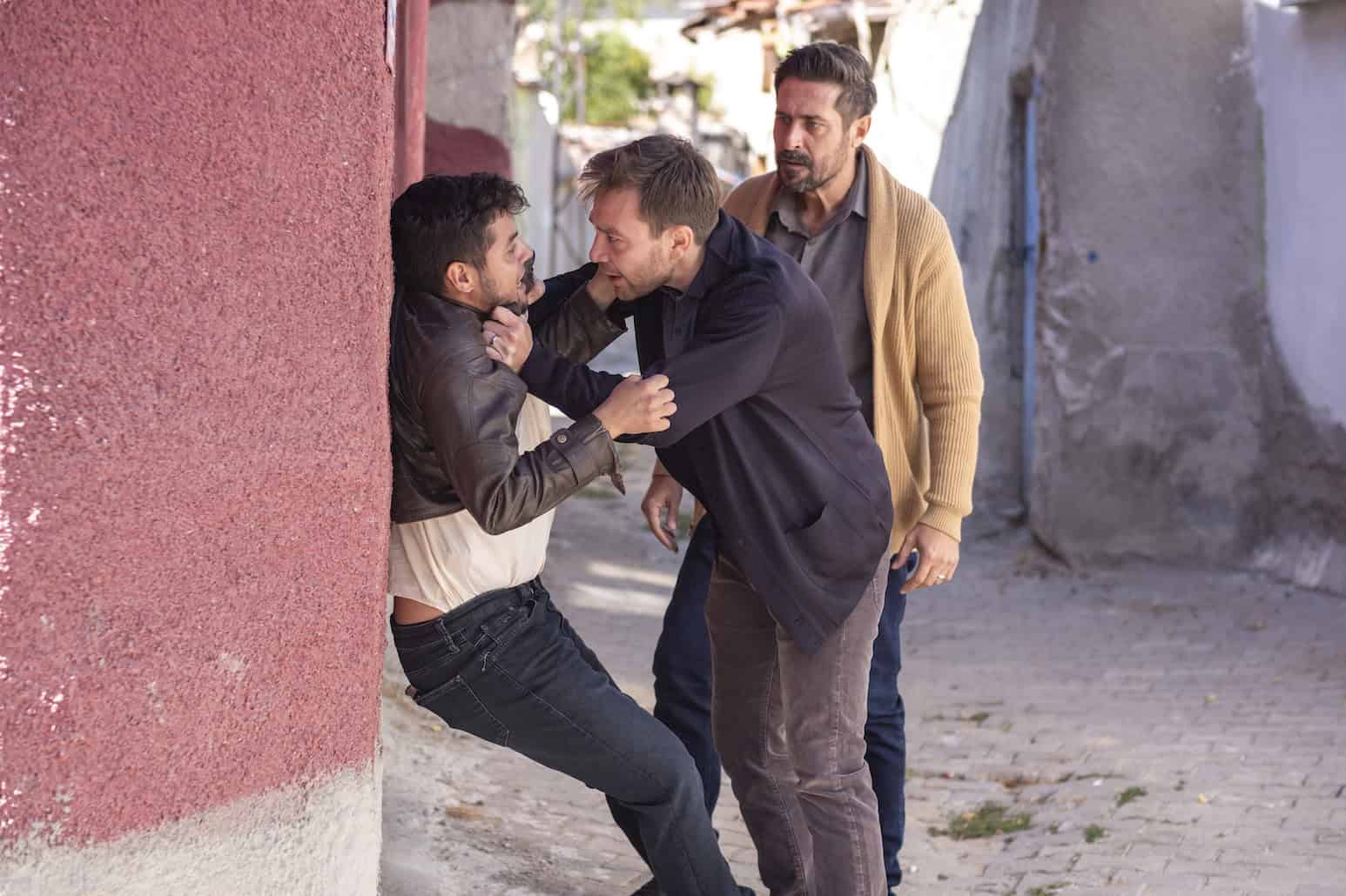 Gönül Dağı 189. Bölümde Taner, Çetin’in getirdiği kanıt sayesinde beraat etti! Veysel, Cemile’nin hastalığını öğrendi!