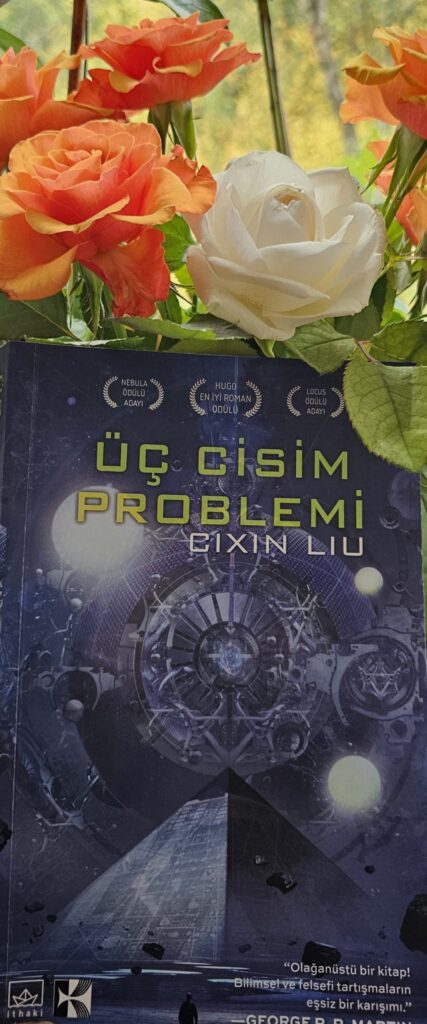Kitap Yorumu | Üç Cisim Problemi | Aylin Özgür