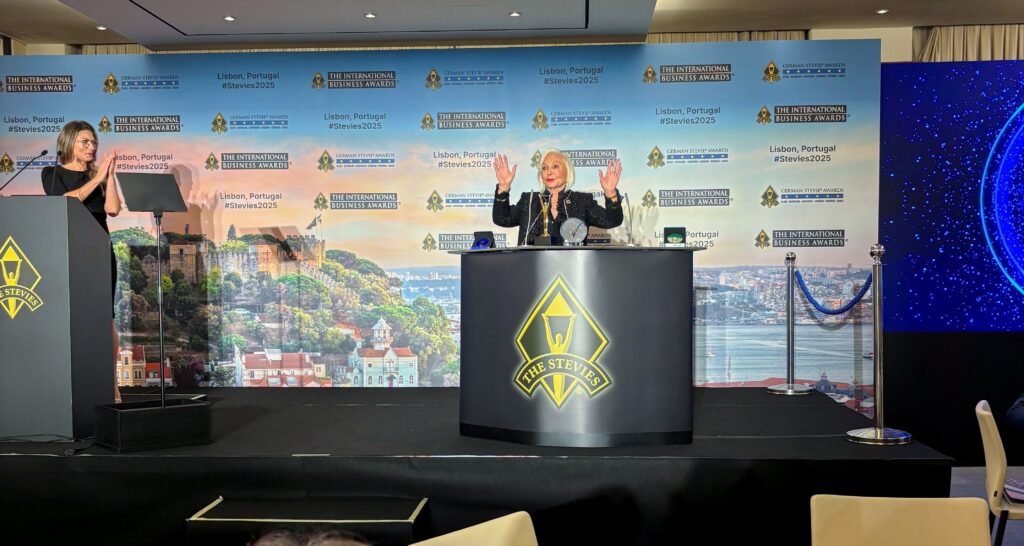 Nurten Öztürk, Altın Stevie ödülünün sahibi oldu