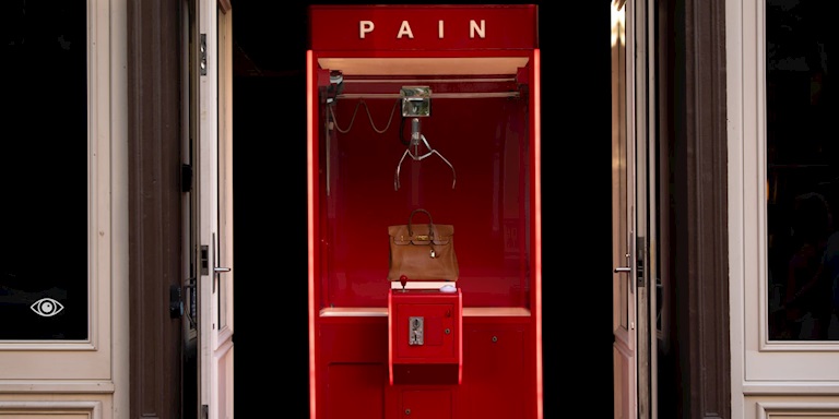 Bir Oyuncak Kapma Makinesi, Asla Kazanamayacağınız Bir Birkin ve New York’un Bitmeyen Yarışı