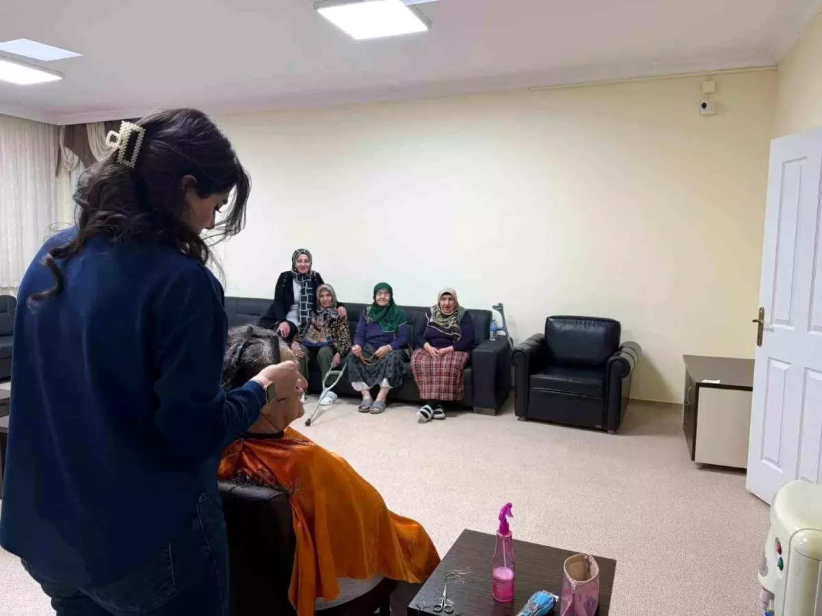 Bayburt Huzurevi Sakinlerine Gönüllü Kuaför Hizmeti