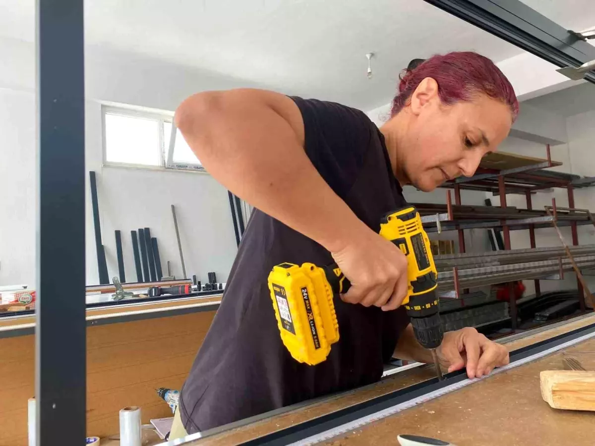 Selver Mumcu: Ailesiyle Sineklik ve Perde Montajında Usta Oldu