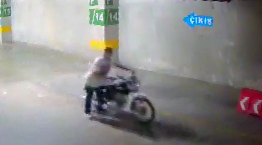 Hastane otoparkından motosiklet çaldı, yakalanınca ‘ben o değilim’ dedi!