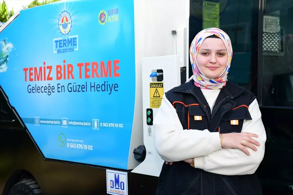 Samsun’da İlk Kadın Operatör Kompakt Süpürme Aracını Kullanmaya başladı
