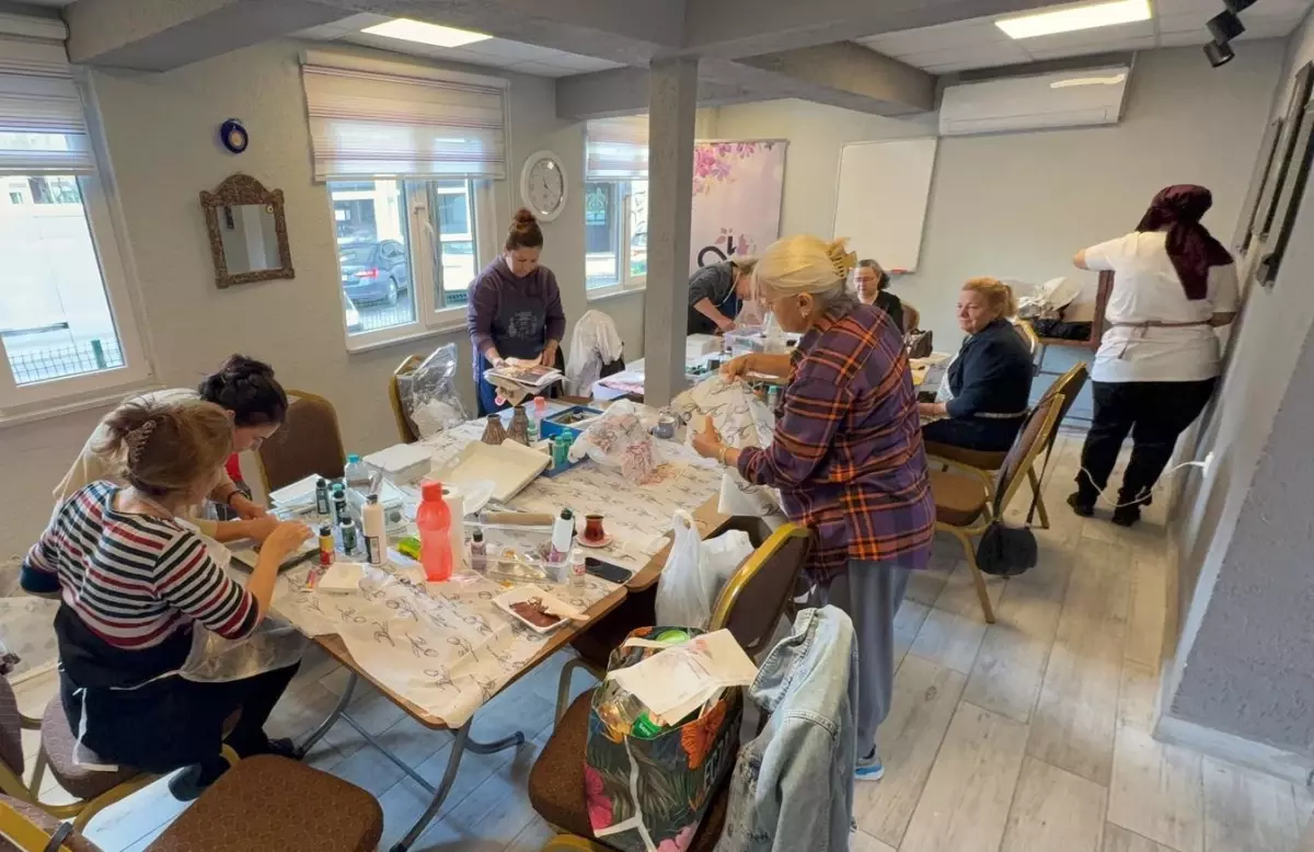 Kadın Eğitim Merkezi’nde Ahşap Boyama Kursu ile Geri Dönüşüm