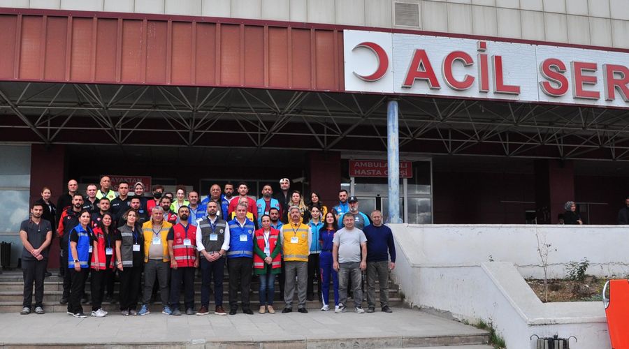 Hastanede gerçeği aratmayan deprem tatbikatı