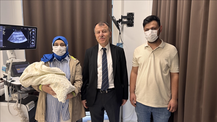 Eli ve ayakları gelişmeyen bebeğe anne karnında müdahale Eli ve ayakları gelişmeyen bebeğe anne karnında müdahale