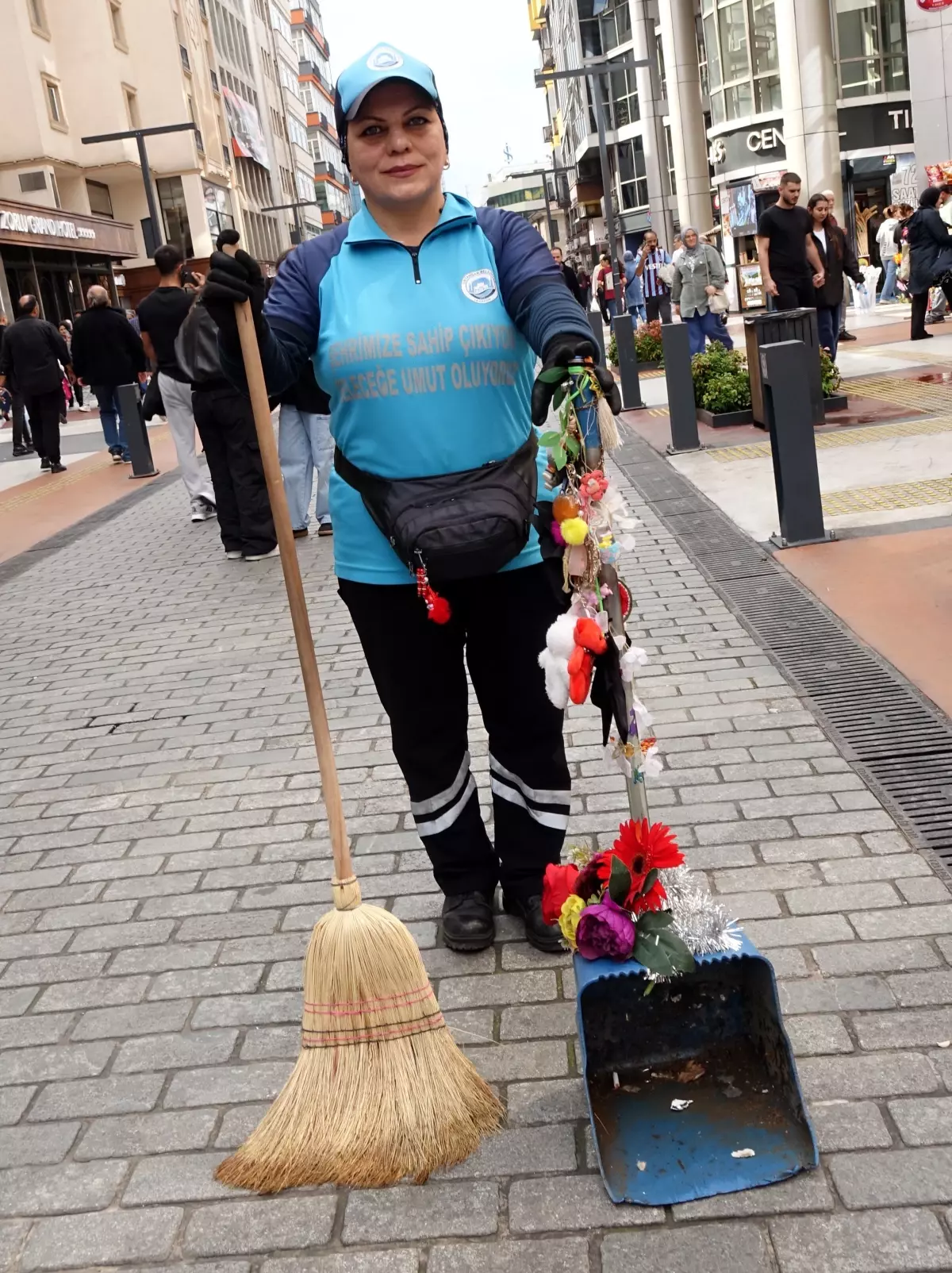 Maraş’ın Gülü: Sokakları Güzelleştiren Temizlik İşçisi Maraş’ın Gülü: Sokakları Güzelleştiren Temizlik İşçisi