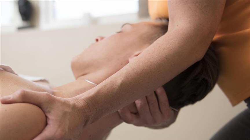 Ehliyetsiz kişilerce yapılan boyun masajları gençlerde inme sebebi