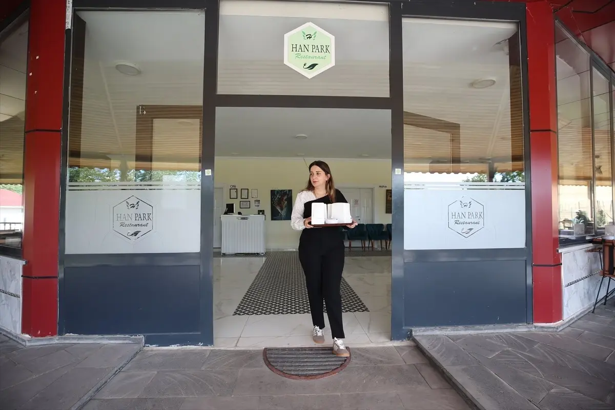 Ebru Han, Devlet Desteğiyle Restoran Açtı