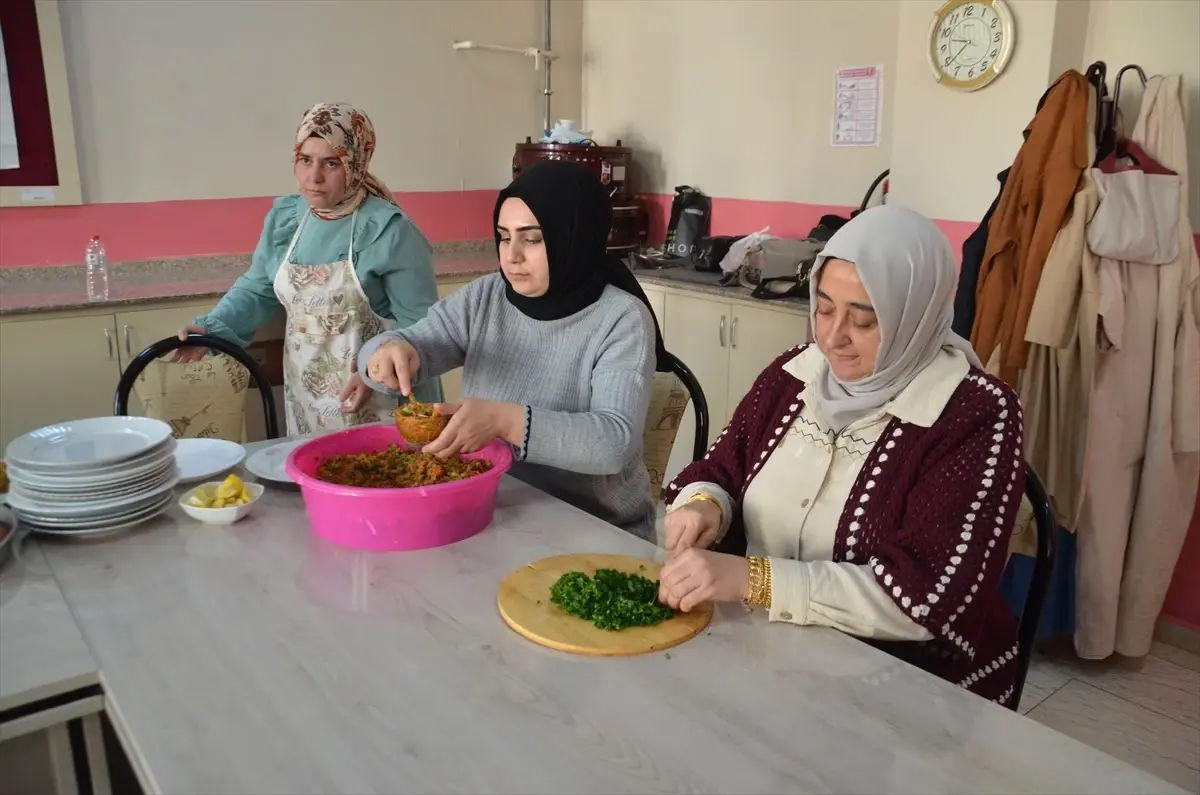 Muş’ta Kadınlar Aşçılık Kursunda Becerilerini Geliştiriyor
