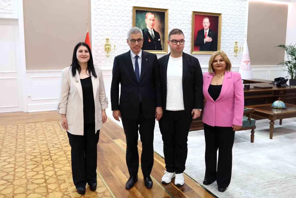 Otizmli Bireylerin Ruh Sağlığı Raporu Sağlık Bakanı’na Sunuldu