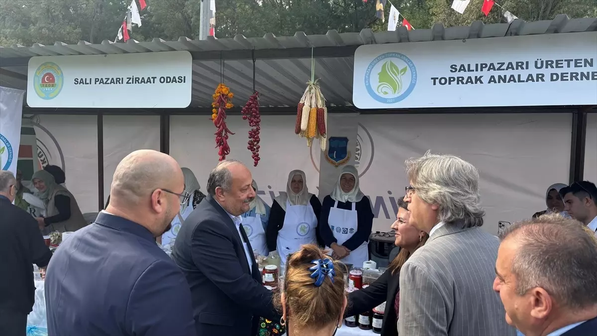 Salıpazarı Tarım Şenliği’nde Kadın Üreticiler Vurgulandı Salıpazarı Tarım Şenliği’nde Kadın Üreticiler Vurgulandı