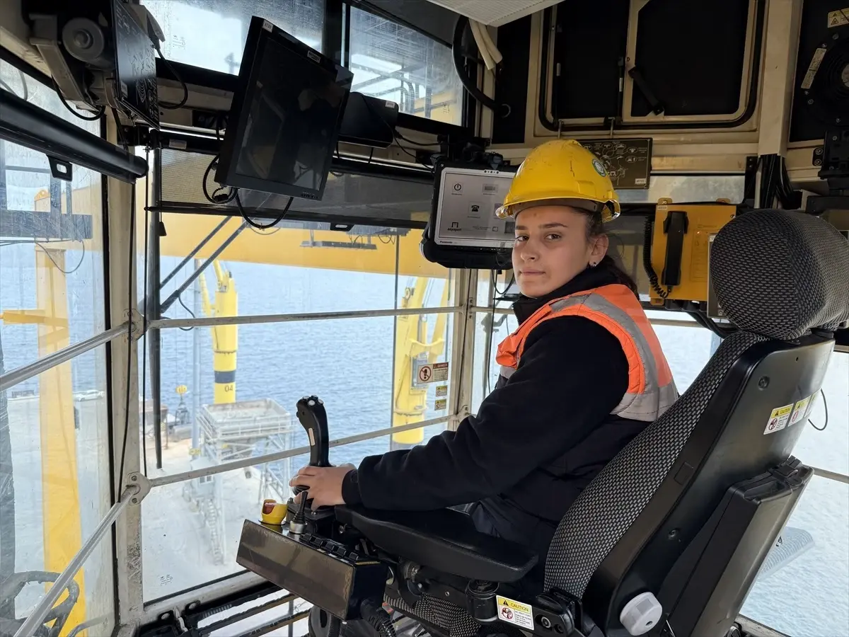 Genç Kadın Vinç Operatörü Şifa Çuhadar: ‘Kadınlar Zorlu İşlerin Altından Kalkar’