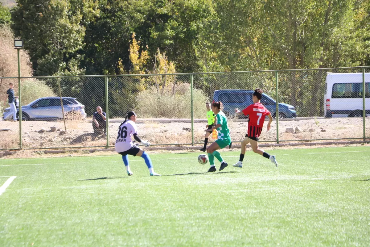 Yüksekova Spor Kadın Futbol Takımı, Çekmeköy Bilgidoğa Spor’u 3-0 Yendi