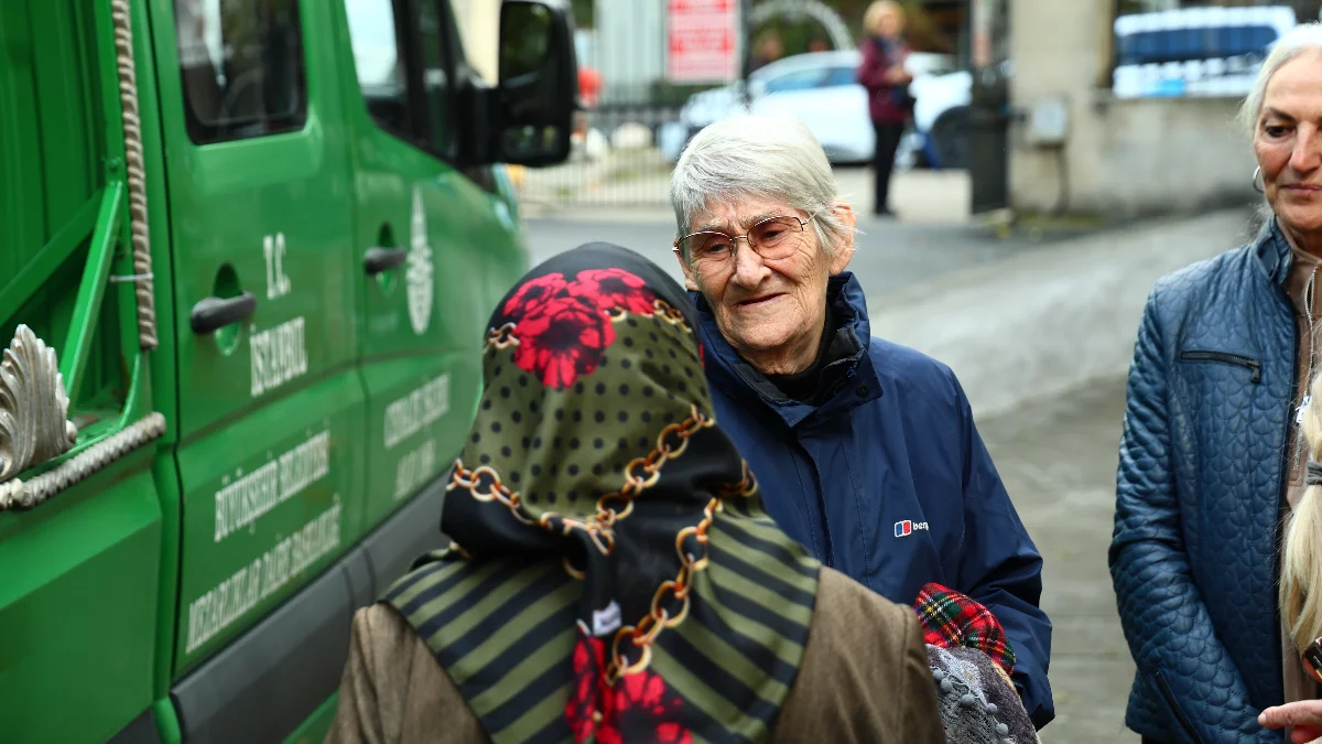 Canan Karatay, Eşi Ali Başak Karatay’a Veda Etti Canan Karatay, Eşi Ali Başak Karatay’a Veda Etti