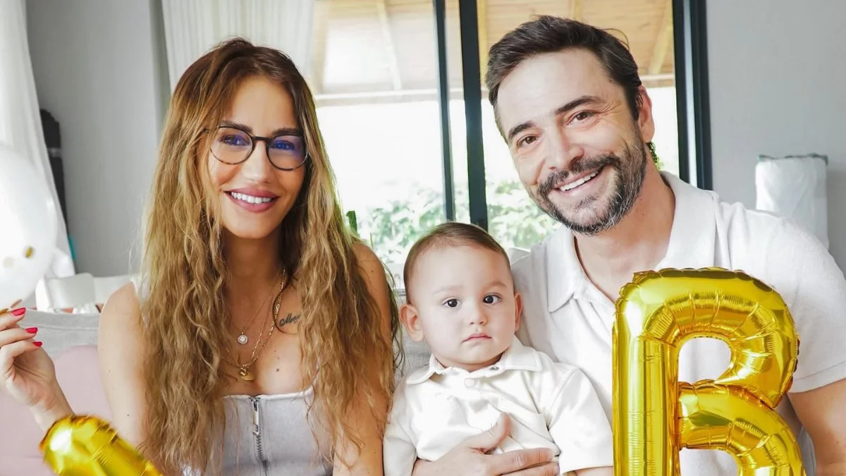 Ahmet Kural ve Eşi Çağla Gizem’den Mutlu Aile Pozu