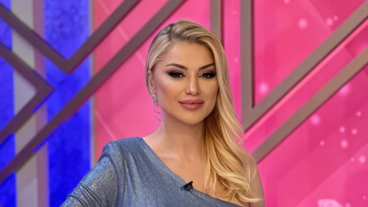 Songül Karlı’nın Gecelikle Balkon Yıkama Anları Gündem Oldu Songül Karlı’nın Gecelikle Balkon Yıkama Anları Gündem Oldu