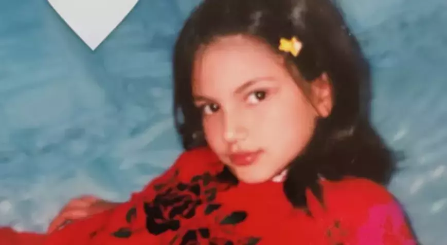 Almeda Abazi çocukluk fotoğrafını paylaştı